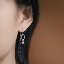 Load image into Gallery viewer, Ginkawa 天然寶石長鏈耳環,附可調式延長鏈。顏色漂亮,可輕鬆搭配您的日常服裝。生日、新年、最好的朋友和母親節禮物。 925 純銀天然寶石長鏈耳環,能夠帶來能量正,適合生日送禮或自用,每一條都是練習,能帶來正能量平衡氣場,減輕壓力及令人平和的等能量功效,最佳的能量功效節日禮物,閨蜜禮物,生日及情人節禮物。簡單基礎又好配搭,適合經常配戴。