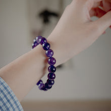 Load image into Gallery viewer, Amethyst Bracelet with beautiful deep purple color. Everyone piece is unique. Best gift for your best friend/ BFF, birthday gift, valantine's day gift and daily wear. 天然紫水晶手鏈, 每一條都是獨一無二深紫色色彩,紫水晶能提升人緣,感壓力及令人平和的力量,最佳的節日禮物,閨蜜禮物,生日及情人節禮物。彈力線設計,可調節長度,簡單易佩搭,適合經常配戴。