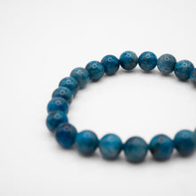 Load image into Gallery viewer, Blue Apatite Bracelet with beautiful mixed quartz color.Every piece is unique. Best gift for your best friend/ BFF, birthday gift, valantine's day gift and daily wear. 天然藍磷灰石手鍊, 每一條都是獨一無二混合水晶配搭,能提升專注度,讓你思緒清晰等多重功效,最佳的送禮推薦,生日禮物首選,彈力線設計,可調節長度,適合天天配戴。