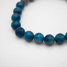 Load image into Gallery viewer, Blue Apatite Bracelet with beautiful mixed quartz color.Every piece is unique. Best gift for your best friend/ BFF, birthday gift, valantine's day gift and daily wear. 天然藍磷灰石手鍊, 每一條都是獨一無二混合水晶配搭,能提升專注度,讓你思緒清晰等多重功效,最佳的送禮推薦,生日禮物首選,彈力線設計,可調節長度,適合天天配戴。