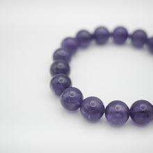 Load image into Gallery viewer, Amethyst Bracelet with beautiful deep purple color. Everyone piece is unique. Best gift for your best friend/ BFF, birthday gift, valantine's day gift and daily wear. 天然紫水晶手鏈, 每一條都是獨一無二深紫色色彩,紫水晶能提升人緣,感壓力及令人平和的力量,最佳的節日禮物,閨蜜禮物,生日及情人節禮物。彈力線設計,可調節長度,簡單易佩搭,適合經常配戴。
