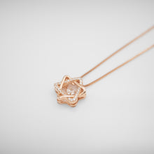 Load image into Gallery viewer, Beautiful 925 sterling silver crystal necklace with dancing CZs stones. The necklace is adjustable length with shinny silver plating. This is our designer selection as the best gift for Mother's Day, x'mas, new year, birthday and your BFF. 925 純銀六芒星項鍊,閃亮時髦的可調節項鏈,適合送禮,生日禮物首選,獨特閃耀易搭配