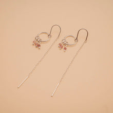 Load image into Gallery viewer, Ginkawa 天然寶石長鏈耳環,附可調式延長鏈。顏色漂亮,可輕鬆搭配您的日常服裝。生日、新年、最好的朋友和母親節禮物。 925 純銀天然寶石長鏈耳環,能夠帶來能量正,適合生日送禮或自用,每一條都是練習,能帶來正能量平衡氣場,減輕壓力及令人平和的等能量功效,最佳的能量功效節日禮物,閨蜜禮物,生日及情人節禮物。簡單基礎又好配搭,適合經常配戴。