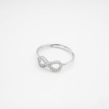 Load image into Gallery viewer, 925 純銀無限密鑲水晶開口戒指,尺寸可調整。生日最佳禮物,畢業禮物,時尚設計,流行風格,母親節,週年紀念驚喜。 。