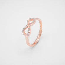 Load image into Gallery viewer, 925 純銀無限密鑲水晶開口戒指,尺寸可調整。生日最佳禮物,畢業禮物,時尚設計,流行風格,母親節,週年紀念驚喜。 。