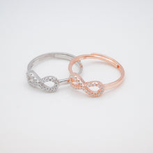 Load image into Gallery viewer, 925 純銀無限密鑲水晶開口戒指,尺寸可調整。生日最佳禮物,畢業禮物,時尚設計,流行風格,母親節,週年紀念驚喜。 。