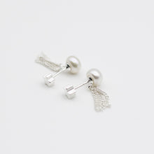 Load image into Gallery viewer, 925 sterling silver Hypoallergenic it’s suitable for sensitive skin. special gift,romantic style,Wedding Jewelry,suitable for girls,Teacher’s Day gift,Dainty Jewellery.925純銀珍珠流蘇轉珠耳環 ,抗敏感耳環,優雅氣質,婚禮配件,適合出席重要場合,伴娘禮物,周年紀念禮物推薦,犒賞自己的禮物。