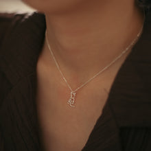 Load image into Gallery viewer, 925 sterling silver kitten heartbeat necklace with adjustable extension chain. childlike style,beautiful gift,shiny accessories,suitable for any occasion,anniversary surprise.925 純銀心動小貓項鍊,簡約可愛,適合各種場合配戴,加分首飾,貓咪項鍊,周年禮物驚喜,畢業禮物,生日禮物首選。
