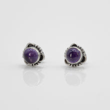 Load image into Gallery viewer, Beautiful 925 sterling silver natural amethyst stone earrings with Hypoallergenic earrings post. Deep purple stone color with anti silver finishing with vintage feel, simple design for daily wearing, which is the best gift for birthday, new year, Valentine's Day and BFF. 925 純銀天然紫水晶耳環(弧面切割)配抗敏感耳針,復刻設計,獨特優雅大方,適合出席重要場合,適合生日送禮,情人節,或母親節禮物。