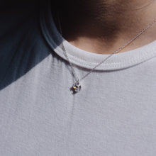 Load image into Gallery viewer, Wearing Ginkawa four-leaf clover necklace with adjustable extension chain. Good luck gift, for meaningful days. Best gift for your friends, birthday, mother's Day and new year gift. 925 純銀四葉草水鑽項鏈,閃亮配件,適合天天配戴,適合出席重要場合,生日送禮,情人節禮物,聖誕交換禮物,出遊穿搭配件。