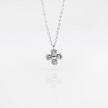 Load image into Gallery viewer, This elegant and beautiful eternity necklace silver jewelry is from Ginkawa designer jewellery. 925 sterling silver four-leaf clover necklace with adjustable extension chain. Good luck gift, for meaningful days. Best gift for your friends, birthday, mother's Day and new year gift. 925 純銀四葉草水鑽項鏈,閃亮配件,適合天天配戴,適合出席重要場合,生日送禮,情人節禮物,聖誕交換禮物,出遊穿搭配件。