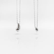 Load image into Gallery viewer, 925 sterling silve raindrop necklace with adjustable extension chain. Mini cute, simple style, suitable for everyone, best gift for birthday, Mother's day, BFF or graduation gift. 925 純銀愛水滴項鏈,適合雨天,適合日常配戴,適合生日送禮,風格簡約好搭配。