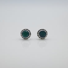 Load image into Gallery viewer, Elegant, beautiful 925 sterling silver natural emerald earrings with Hypoallergenic earrings post. Anti silver finishing with vintage feel, simple design for daily wearing, which is the best gift for birthday, new year, Valentine's Day and BFF. 925 純銀天然綠寶石耳環配抗敏感耳針,復刻設計,獨特高雅設計,適合出席重要場合,適合生日送禮,情人節,或母親節禮物。