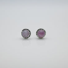 Load image into Gallery viewer, Beautiful 925 sterling silver natural rose quartz stone earrings with Hypoallergenic earrings post. Pink stone color with anti silver finishing with vintage feel, simple design for daily wearing, which is the best gift for birthday, new year, Valentine's Day and BFF. 925 純銀天然薔薇晶石耳環(弧面切割)配抗敏感耳針,復刻設計,獨特優雅大方,適合出席重要場合,適合生日送禮,情人節,或母親節禮物。
