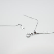 Load image into Gallery viewer, Ginkawa nature gems necklace with adjustable extension chain. Beautiful color and easy match with your daily dress. The best gift of birthday, new year, BFF and mother's day gift. 925 純銀天然水晶項鍊,能夠帶來正能量,適合生日送禮或自用, 每一條都是獨一無二,能帶來正能量提升財富運及人緣,減壓力及令人平和的力量等多重功效,最佳的節日禮物,閨蜜禮物,生日及情人節禮物。彈力線設計,可調節長度,簡單高貴又易佩搭,適合經常配戴。