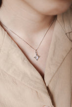 Load image into Gallery viewer, Ginkawa nature gems necklace with adjustable extension chain. Beautiful color and easy match with your daily dress. The best gift of birthday, new year, BFF and mother's day gift. 925 純銀天然水晶項鍊,能夠帶來正能量,適合生日送禮或自用, 每一條都是獨一無二,能帶來正能量提升財富運及人緣,減壓力及令人平和的力量等多重功效,最佳的節日禮物,閨蜜禮物,生日及情人節禮物。彈力線設計,可調節長度,簡單高貴又易佩搭,適合經常配戴。