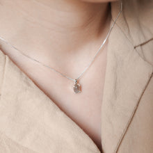 Load image into Gallery viewer, Ginkawa nature gems necklace with adjustable extension chain. Beautiful color and easy match with your daily dress. The best gift of birthday, new year, BFF and mother's day gift. 925 純銀天然水晶項鍊,能夠帶來正能量,適合生日送禮或自用, 每一條都是獨一無二,能帶來正能量提升財富運及人緣,減壓力及令人平和的力量等多重功效,最佳的節日禮物,閨蜜禮物,生日及情人節禮物。彈力線設計,可調節長度,簡單高貴又易佩搭,適合經常配戴。