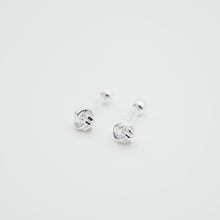 Load image into Gallery viewer, 925 sterling silver Hypoallergenic it’s suitable for sensitive skin. delicate gift,graduation gift,daily wear,trendy design,unisex accessories,Teacher’s Day gift,anniversary surprise,suitable for traveling.925純銀同心結耳環,抗敏感耳環,時尚新潮設計,日常好搭配,交換禮物首選,適合日常簡約穿搭,獨特風格,定情禮物。