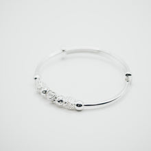 Load image into Gallery viewer, 999 sterling silver parent-child LOVE bracelet skin-friendly and gentle suitable for babies.parent-child gift,Children's day gift,for mother and child,wear every day,classic design,mother's Day.999 親子愛心手鐲手鐲,親膚不易過敏,親子首飾,兒童節禮物,紀念禮物,母親節禮物,兒童生日禮物首選,彌月禮物。