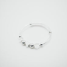 Load image into Gallery viewer, 999 sterling silver parent-child LOVE bracelet skin-friendly and gentle suitable for babies.parent-child gift,Children's day gift,for mother and child,wear every day,classic design,mother's Day.999 親子愛心手鐲手鐲,親膚不易過敏,親子首飾,兒童節禮物,紀念禮物,母親節禮物,兒童生日禮物首選,彌月禮物。
