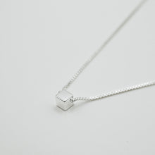 Load image into Gallery viewer, 925 sterling silver ice cube necklace with adjustable extension chain. simple design,Perfect gift BFF,daily jewelry,unique design,unisex accessories,FashionJewelry.925 純銀冰塊項鍊,簡約迷人,率性風格,犒賞自己的禮物,適合日常穿搭,適合出門旅行配件,女人節禮物,適合生日送禮。