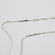 Load image into Gallery viewer, 925 sterling silver ice cube necklace with adjustable extension chain. simple design,Perfect gift BFF,daily jewelry,unique design,unisex accessories,FashionJewelry.925 純銀冰塊項鍊,簡約迷人,率性風格,犒賞自己的禮物,適合日常穿搭,適合出門旅行配件,女人節禮物,適合生日送禮。