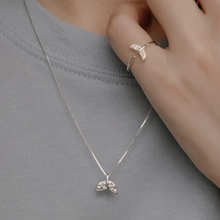 Load image into Gallery viewer, 925 sterling silver pave crystal fishtail pinky open ring with adjustable size.
anniversary gift,Perfect gift BFF,unique design,Modern simplicity,Glamorous sparkle,mother's Day.925 純銀魚尾水鑽開口尾戒，獨特時尚，甜美優雅風格，海洋風格，送給她的禮物，母親節送禮，浪漫贈禮。可調式戒指

