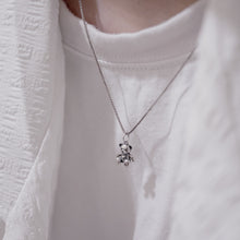 Load image into Gallery viewer, 925 sterling silver tiny bear necklace is a popular style that is simple. birthday gift,wear everyday,funky design,popular style,unisex accessories,woman’s day.925純銀小熊項鍊，復古童趣飾品，不分男女款式，日常休閒穿搭，百搭飾品，交換禮物推薦，甜蜜約會搭配。
