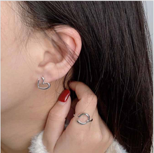 Load image into Gallery viewer, Cute and beautiful 925 sterling silver heart know earrings with Hypoallergenic earrings post. Simple design for daily wearing, which is the best gift for birthday, new year, Valentine&#39;s Day and BFF. 925 純銀大心心耳環，抗敏感耳針，可愛設計，適合日常穿搭，加分飾品，適合送禮。
