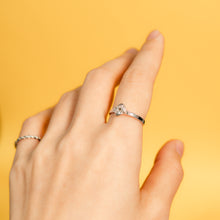 Load image into Gallery viewer, 925 sterling silver love knot open ring with adjustable size.
Romantic surprise,Valentine's Day,shiny accessories,anniversary gift,anniversary surprise.925 純銀愛之結開口戒，紀念愛情的禮物，告白禮物，情人節送禮，簡約精緻，適合紀念日送禮，交往紀念日，周年紀念禮物，情人節浪漫贈禮。

