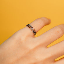 Load image into Gallery viewer, 925 sterling silver braid pinky ring open ring with adjustable size.
simple design,daily jewelry,suitable for any occasion,FashionJewelry,unisex accessories,Teacher’s Day gift.925 純銀編織開口尾戒，簡約百搭，犒賞自己的禮物，適合天天配戴，周年紀念禮物，送給朋友的生日禮物，交換禮物推薦。

