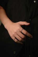 Load image into Gallery viewer, 925 sterling silver braid pinky ring open ring with adjustable size.
simple design,daily jewelry,suitable for any occasion,FashionJewelry,unisex accessories,Teacher’s Day gift.925 純銀編織開口尾戒，簡約百搭，犒賞自己的禮物，適合天天配戴，周年紀念禮物，送給朋友的生日禮物，交換禮物推薦。

