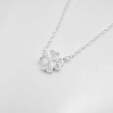 Load image into Gallery viewer, 925 sterling silver lucky heart flower necklace with adjustable extension chain.
Perfect gift BFF,for lover,beautiful accessories,suitable for traveling,Romantic surprise.925 純銀愛心幸運小花項鍊，幸運禮物，浪漫驚喜，精緻優雅，適合出遊穿搭，出席重要場合穿搭，日常穿搭，情人節送禮推薦。

