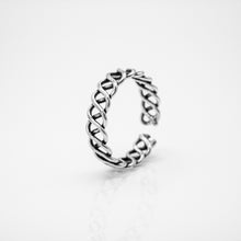 Load image into Gallery viewer, 925 sterling silver braid pinky ring open ring with adjustable size.
simple design,daily jewelry,suitable for any occasion,FashionJewelry,unisex accessories,Teacher’s Day gift.925 純銀編織開口尾戒，簡約百搭，犒賞自己的禮物，適合天天配戴，周年紀念禮物，送給朋友的生日禮物，交換禮物推薦。

