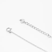 Load image into Gallery viewer, 925 sterling silver four-leaf heart clover necklace with adjustable extension chain.meaningful gift,gift for her,wear every day,funky design,FashionJewelry,suitable for any occasion.925 純銀愛心幸運草項鍊，甜蜜約會搭配，母親節心意，送給摯友的貼心選擇，高級質感，姊妹聚會穿搭，浪漫禮物。
