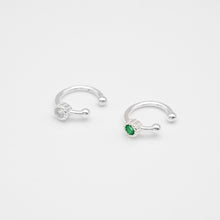 Load image into Gallery viewer, 925 sterling silver ear cuff no need to piercing hole.
Perfect gift BFF,unique style,Minimalist style,FashionJewelry,suitable for any occasion.,temperament fashion.925 純銀圓鑽耳骨夾，無耳洞可戴，貴氣精緻款，送給媽媽的禮物，情人節禮物，日常穿搭配件，送禮推薦。


