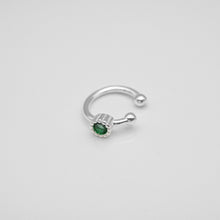 Load image into Gallery viewer, 925 sterling silver ear cuff no need to piercing hole.
Perfect gift BFF,unique style,Minimalist style,FashionJewelry,suitable for any occasion.,temperament fashion.925 純銀圓鑽耳骨夾，無耳洞可戴，貴氣精緻款，送給媽媽的禮物，情人節禮物，日常穿搭配件，送禮推薦。

