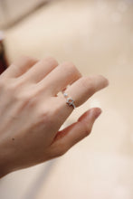 Load image into Gallery viewer, 925 sterling silver hollow hexagram open ring with adjustable size.
unique design,Minimalist style,christmas gift exchange,suitable for any occasion.
925 純銀鏤空六芒星開口戒，簡約獨特，氣質迷人，情人節禮物推薦，穿搭必備飾品，畢業禮物首選，甜蜜約會穿搭

