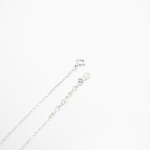 Load image into Gallery viewer, 925 sterling silver curved dangling drop necklace with adjustable extension chain.
popular style,unique style,Timeless elegance,special day gift,anniversary surprise.
925純銀曲線垂墜水滴項鍊，簡約細緻，特殊Y字鍊，交換禮物推薦，伴娘禮物，高級質感，不退流行的經典款，母親節心意。

