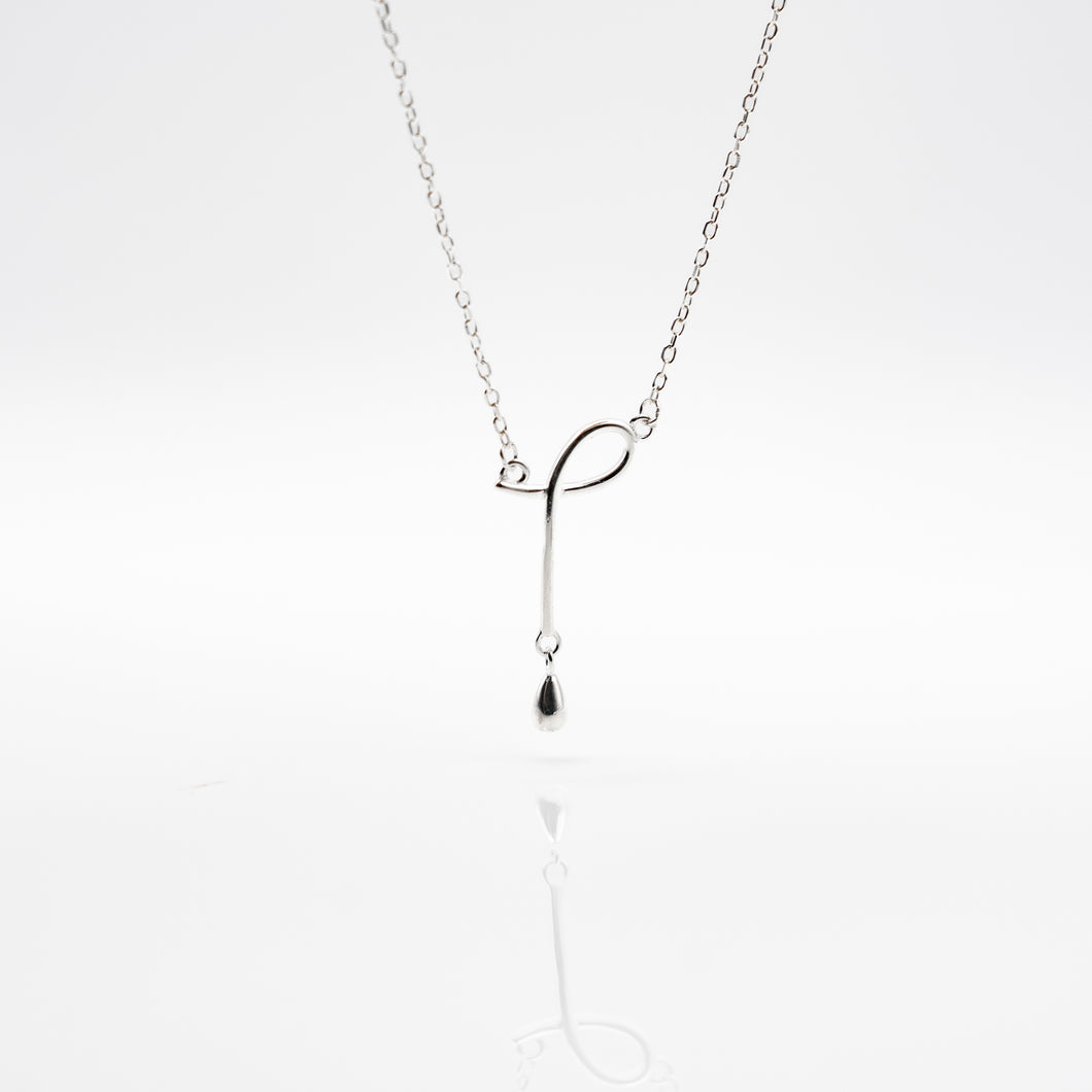 925 sterling silver curved dangling drop necklace with adjustable extension chain.
popular style,unique style,Timeless elegance,special day gift,anniversary surprise.
925純銀曲線垂墜水滴項鍊，簡約細緻，特殊Y字鍊，交換禮物推薦，伴娘禮物，高級質感，不退流行的經典款，母親節心意。
