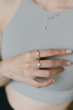 Load image into Gallery viewer, 925 sterling silver four-leaf clover open ring with adjustable size.
Timeless elegance,Perfect accessory,Romantic surprise,classic design,wear every day,suitable for girls.925 純銀四葉草水鑽開口戒 ，經典款式，日常百搭款，情人節禮物推薦，母親節禮物首選，適合約會穿搭。

