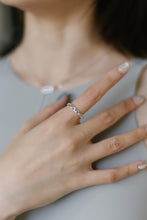 Load image into Gallery viewer, 925 sterling silver shattered silver minimalist ring open ring with adjustable size.
personalized gift,Minimalist style,popular style,shiny accessories,suitable for any occasion.925 純銀碎冰晶芒開口戒，極簡款式，率性風格，周年紀念禮物，交換禮物推薦，高級質感，日常簡約風格。

