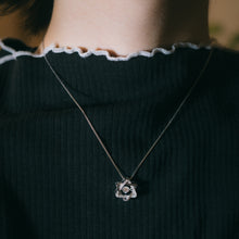 Load image into Gallery viewer, Beautiful 925 sterling silver crystal necklace with dancing CZs stones. The necklace is adjustable length with shinny silver plating. This is our designer selection as the best gift for Mother&#39;s Day, x&#39;mas, new year, birthday and your BFF. 925 純銀六芒星項鍊，閃亮時髦的可調節項鏈，適合送禮，生日禮物首選，獨特閃耀易搭配

