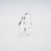 Load image into Gallery viewer, 925 sterling silver cross bamboo knot ring open ring with adjustable size. special day gift,daily wear,for lover,trendy design,unisex accessories,anniversary surprise.925 交叉竹節開口戒，中性戒指，精緻時尚，新年禮物，情人節禮物，出遊穿搭，男生生日禮物推薦，經典款式。
