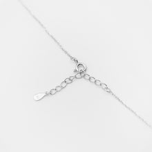 Load image into Gallery viewer, 925 sterling silver draped heart splicing necklace with adjustable extension chain.
popular style,elegant style,suitable for traveling,Modern simplicity,best gift for birthday.
925純銀垂墜心拼接項鍊，時尚獨特，交換禮物推薦，送給朋友的禮物，生日禮物首選，精緻質感，不退流行的經典款，母親節禮盒。


