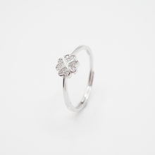 Load image into Gallery viewer, 925 sterling silver four-leaf clover open ring with adjustable size.
Timeless elegance,Perfect accessory,Romantic surprise,classic design,wear every day,suitable for girls.925 純銀四葉草水鑽開口戒 ，經典款式，日常百搭款，情人節禮物推薦，母親節禮物首選，適合約會穿搭。

