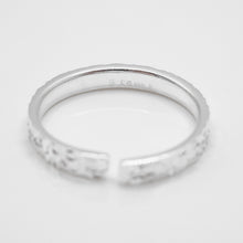 Load image into Gallery viewer, 925 sterling silver shattered silver minimalist ring open ring with adjustable size.
personalized gift,Minimalist style,popular style,shiny accessories,suitable for any occasion.925 純銀碎冰晶芒開口戒，極簡款式，率性風格，周年紀念禮物，交換禮物推薦，高級質感，日常簡約風格。

