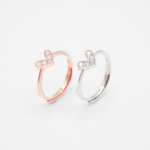 925 sterling silver heart pave crystal ring with adjustable size.
delicate gift,Perfect gift BFF,classic design,popular style,shiny accessories,birthday surprise.925 純銀心型亮鑽開口戒 ，經典款式，日常百搭款，甜蜜約會搭配，不退流行的經典款，情人節首選。