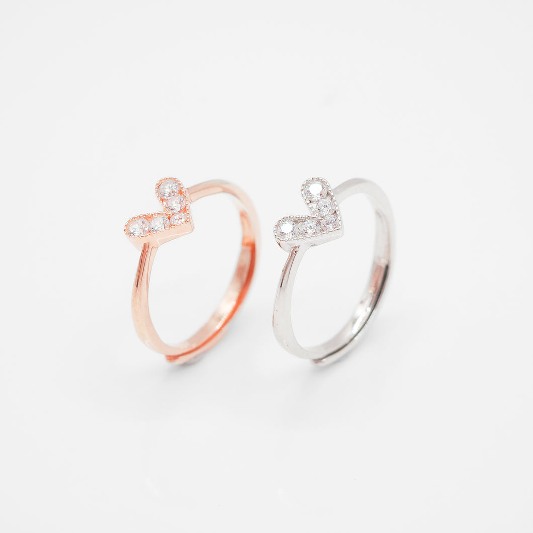 925 sterling silver heart pave crystal ring with adjustable size.
delicate gift,Perfect gift BFF,classic design,popular style,shiny accessories,birthday surprise.925 純銀心型亮鑽開口戒 ，經典款式，日常百搭款，甜蜜約會搭配，不退流行的經典款，情人節首選。