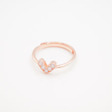 Load image into Gallery viewer, 925 sterling silver heart pave crystal ring with adjustable size.
delicate gift,Perfect gift BFF,classic design,popular style,shiny accessories,birthday surprise.925 純銀心型亮鑽開口戒 ，經典款式，日常百搭款，甜蜜約會搭配，不退流行的經典款，情人節首選。
